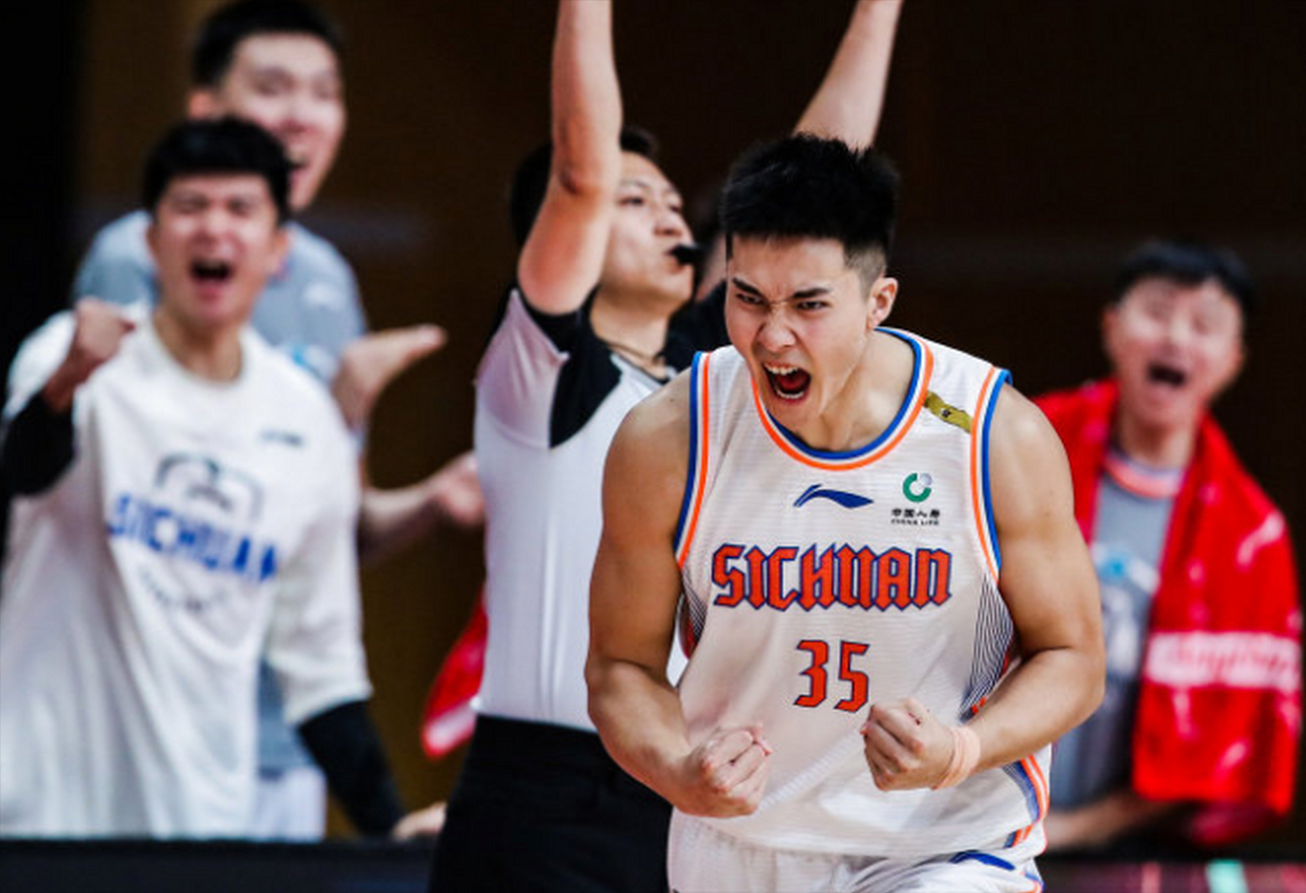 据知情人透露,其实早在冬窗时,广东男篮总经理朱芳雨就曾以u18青年队