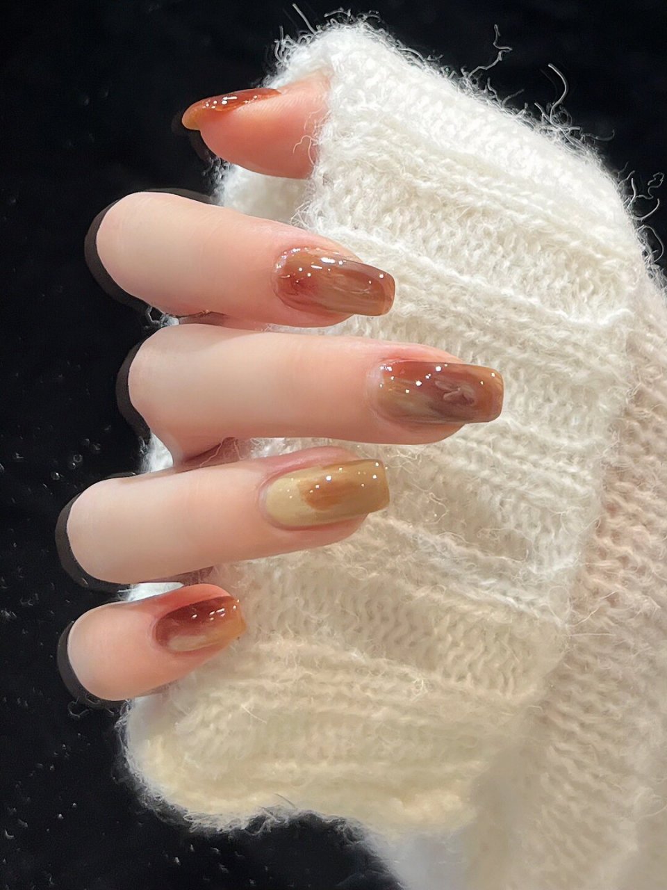 秋季晕染显白美甲  暖冬千金的指尖魔法✨ 秋季晕染显白美甲大赏