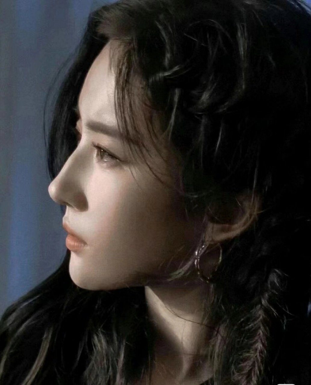 99  哇,这张侧脸照简直美哭了!
