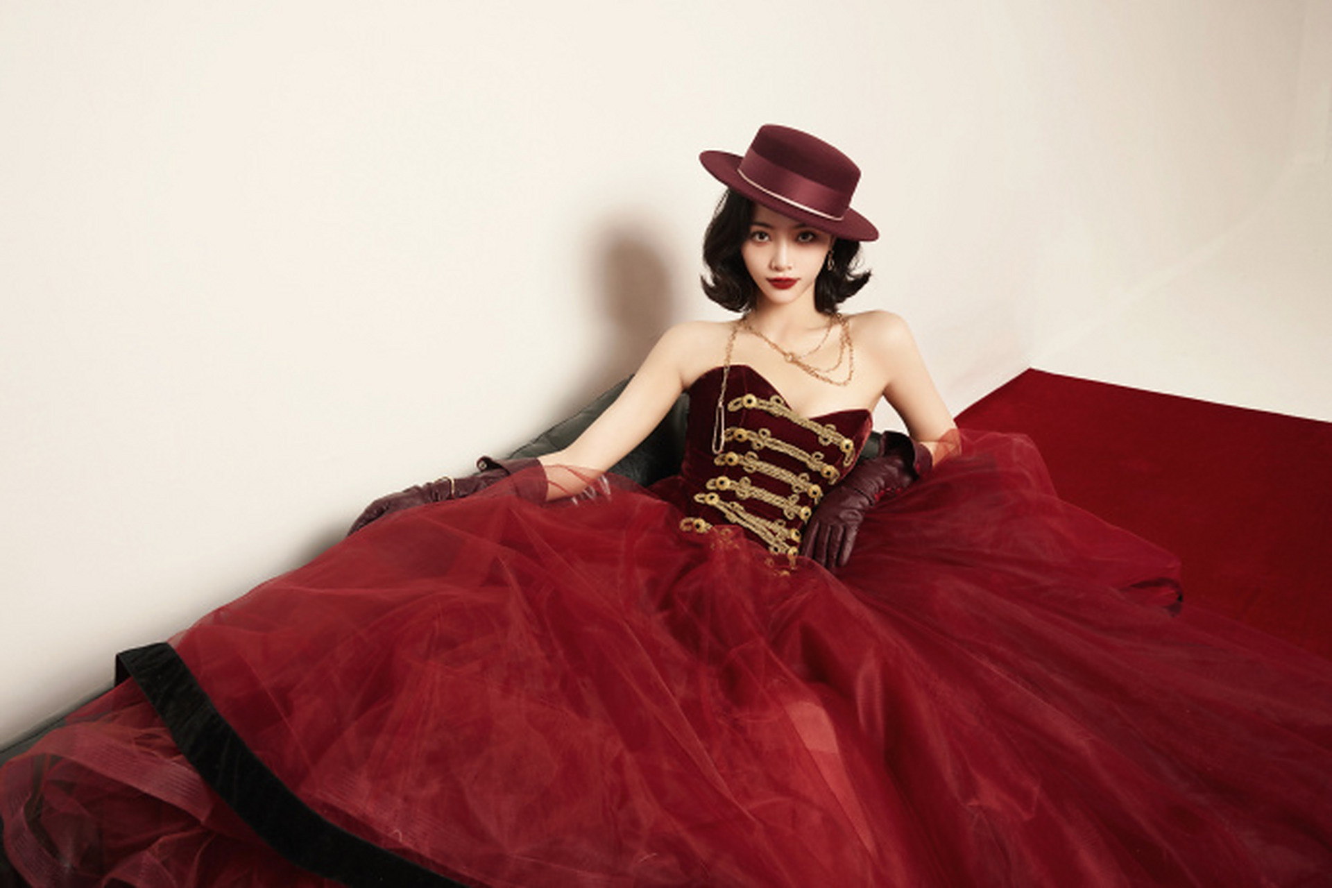 最新艳照曝光,抹胸长裙露白皙香肩,性感诱人#许佳琪# #许佳琪蝎子腿