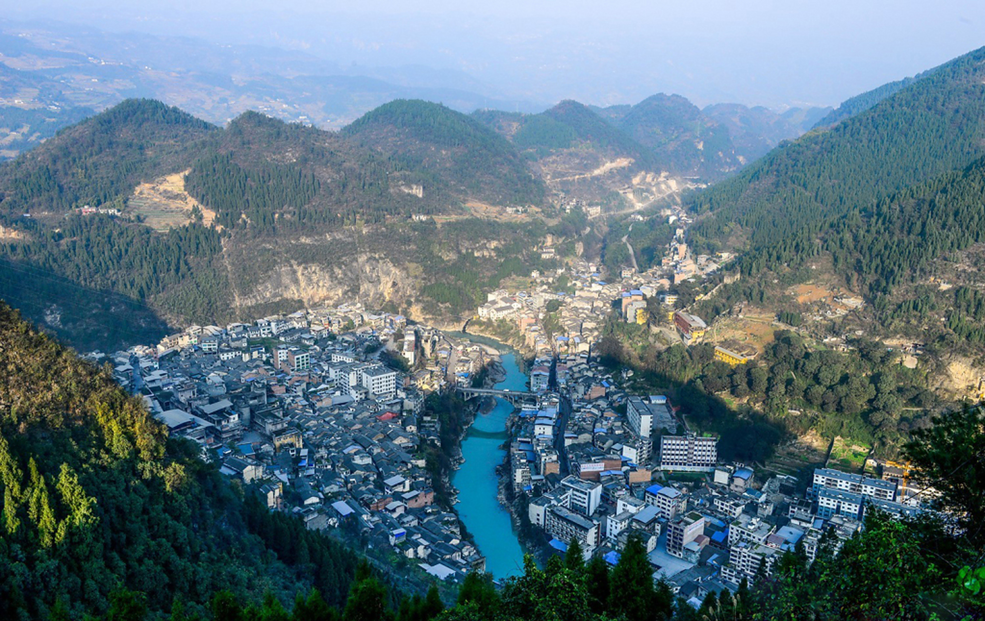 重庆开州的温泉镇 多多少少有点遗憾 由于地形限制 温泉集镇没有扩展