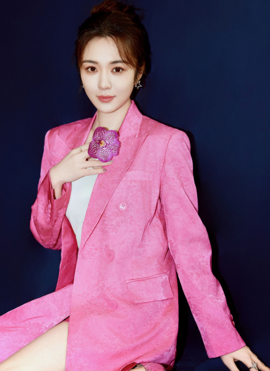王晓晨的粉色套装,是不是很好看?
