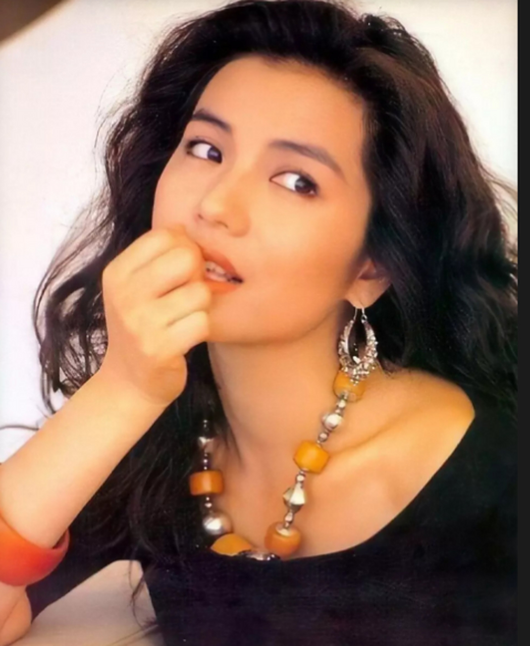 钟楚红年轻时候的珍贵照片,气质非常好!