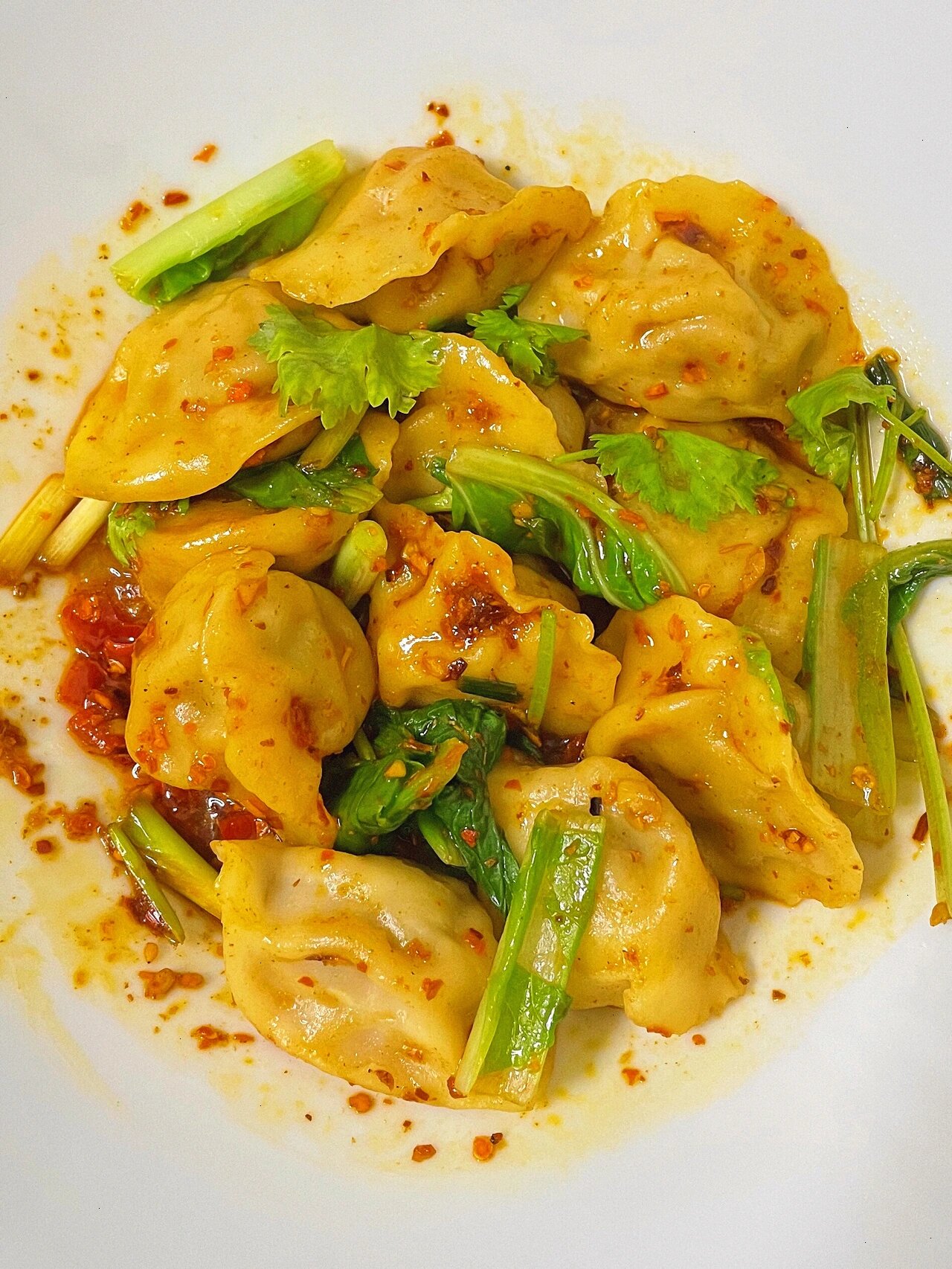 不知道吃啥?来看看我的香辣拌饺子,保证让你欲罢不能!