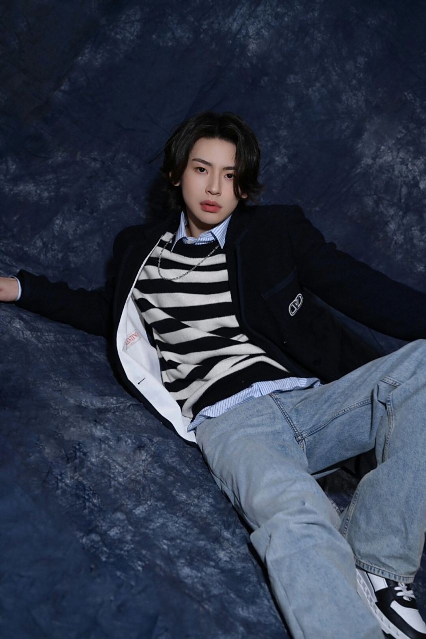 小鬼王凯琳穿搭    小鬼王琳凯,时尚界的宠儿,近日在央视一套节目《美