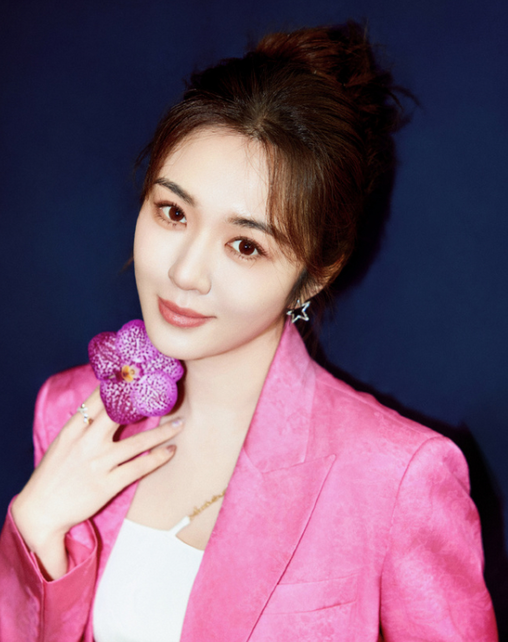 王晓晨的粉色套装,是不是很好看?