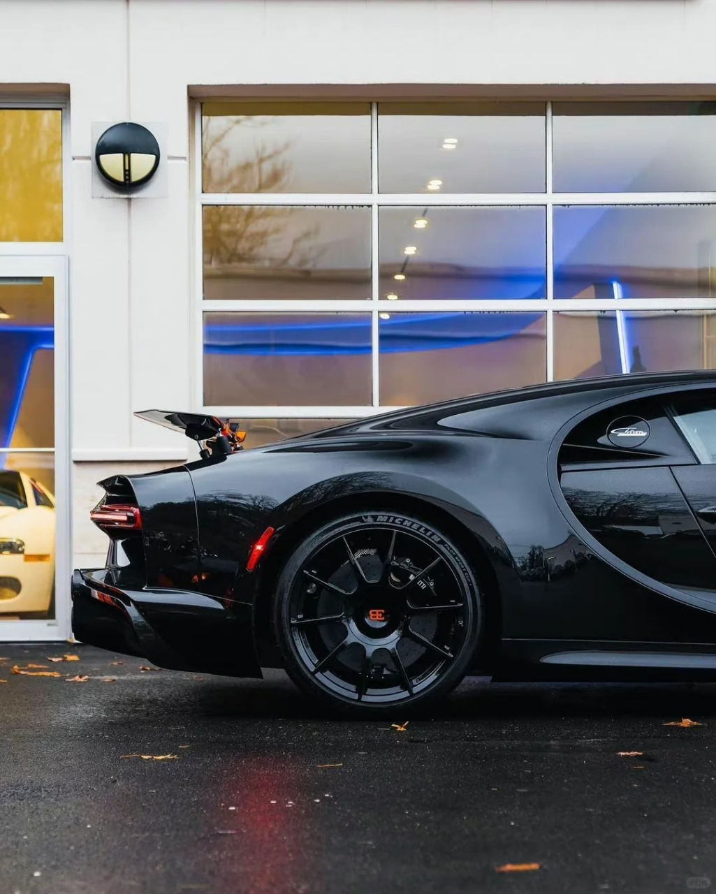 🔥布加迪chiron,速度与激情的完美结合🚀 🚗首先,说说它的外观