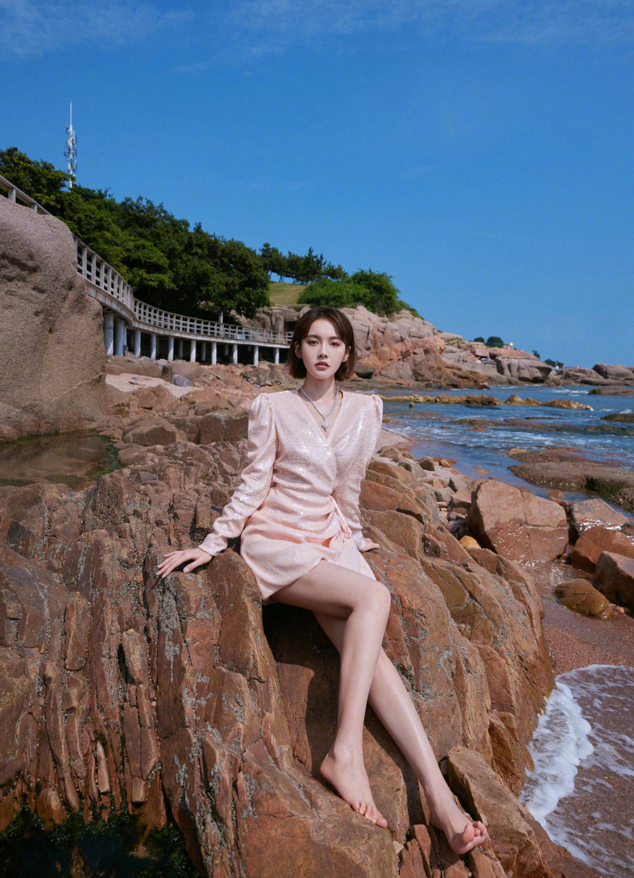 张佳宁的一组美腿写真合集 #张佳宁