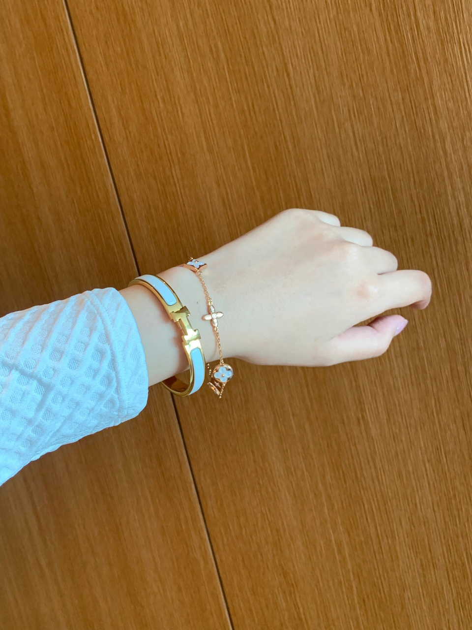 爱马仕珐琅手镯叠戴五花,我真的爱了爱了 特别配,颜值爆棚,真的太喜欢