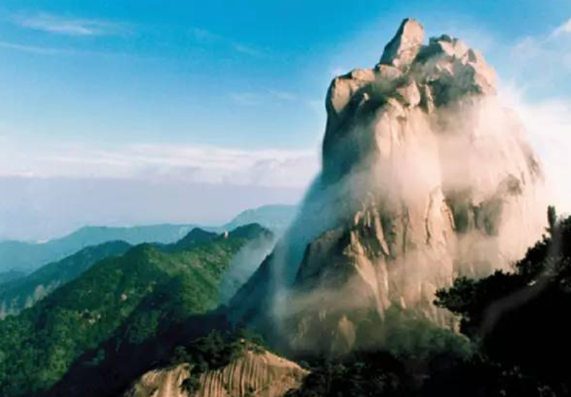 福建鼓山是中国著名的佛教名山和旅游胜地