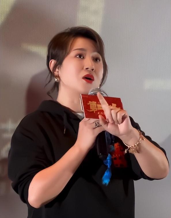 马丽与《第二十条》:幽默与严肃的完美结合,超越沈腾和贾玲!