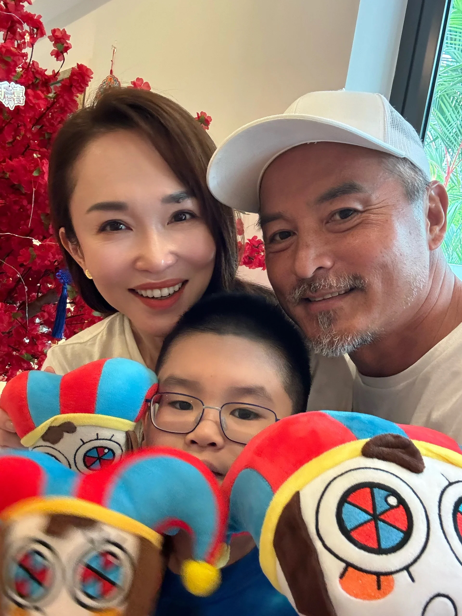 52岁范文芳与李铭顺一起过情人节,姐这么多年过去了都没怎么变,还是