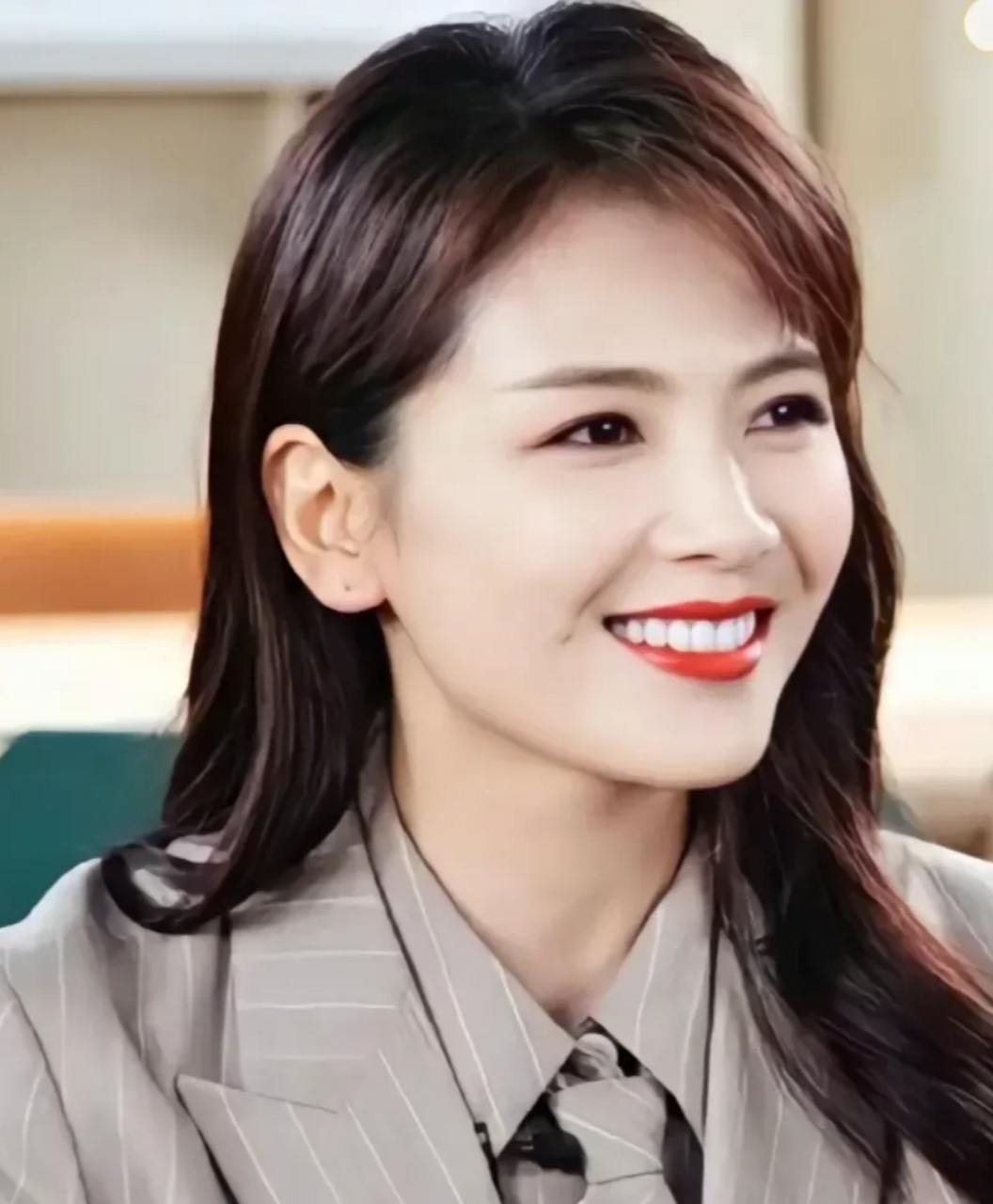 身价最高的女明星 10.关晓彤7.2亿 9.章子怡16亿 8.赵丽颖30亿 7.