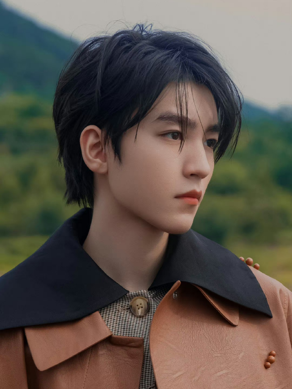 王俊凯脸部线条太优秀了,轮廓感出来了,真好看.