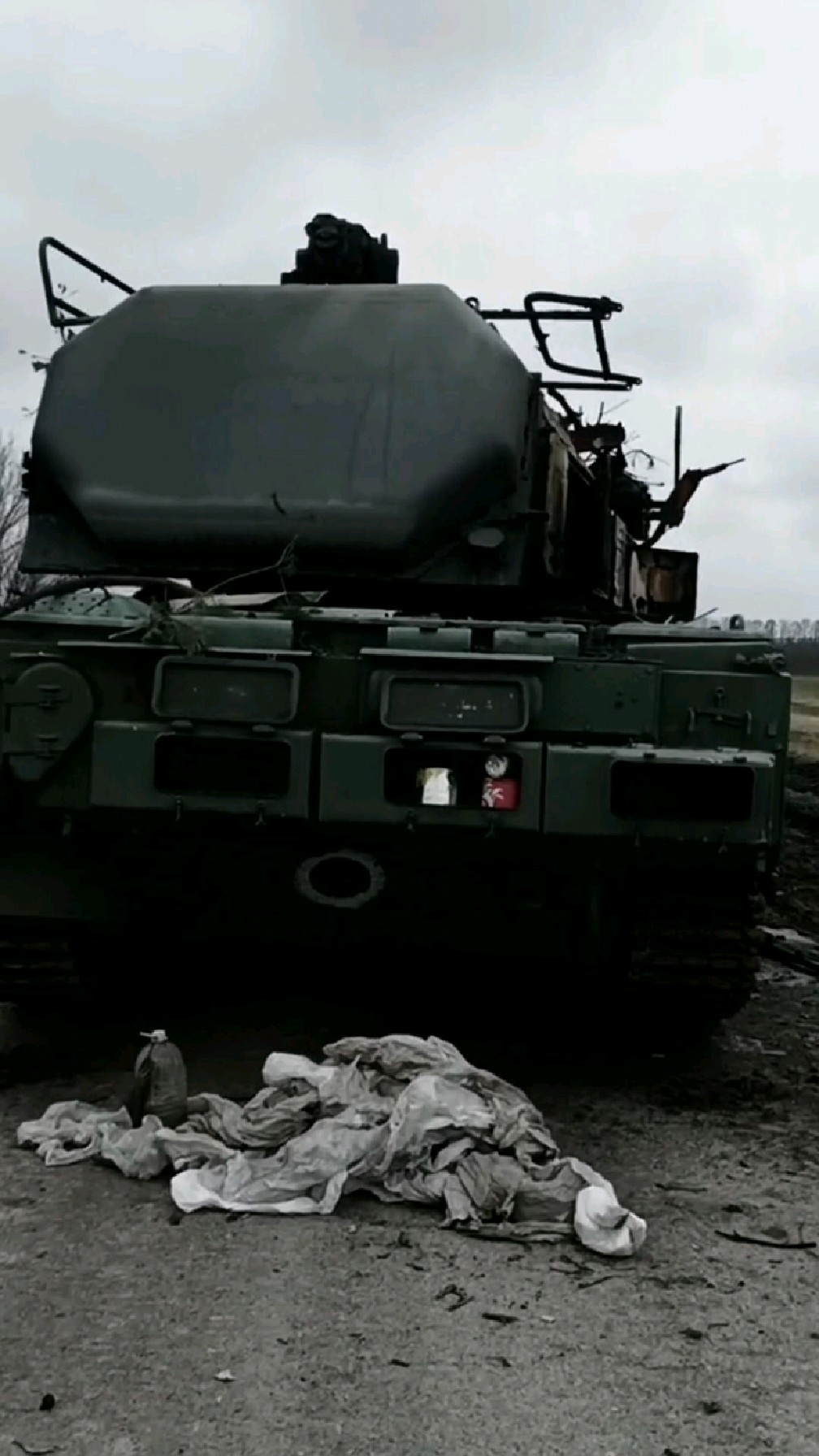 路边发生故障的"山毛榉"-m2防空导弹