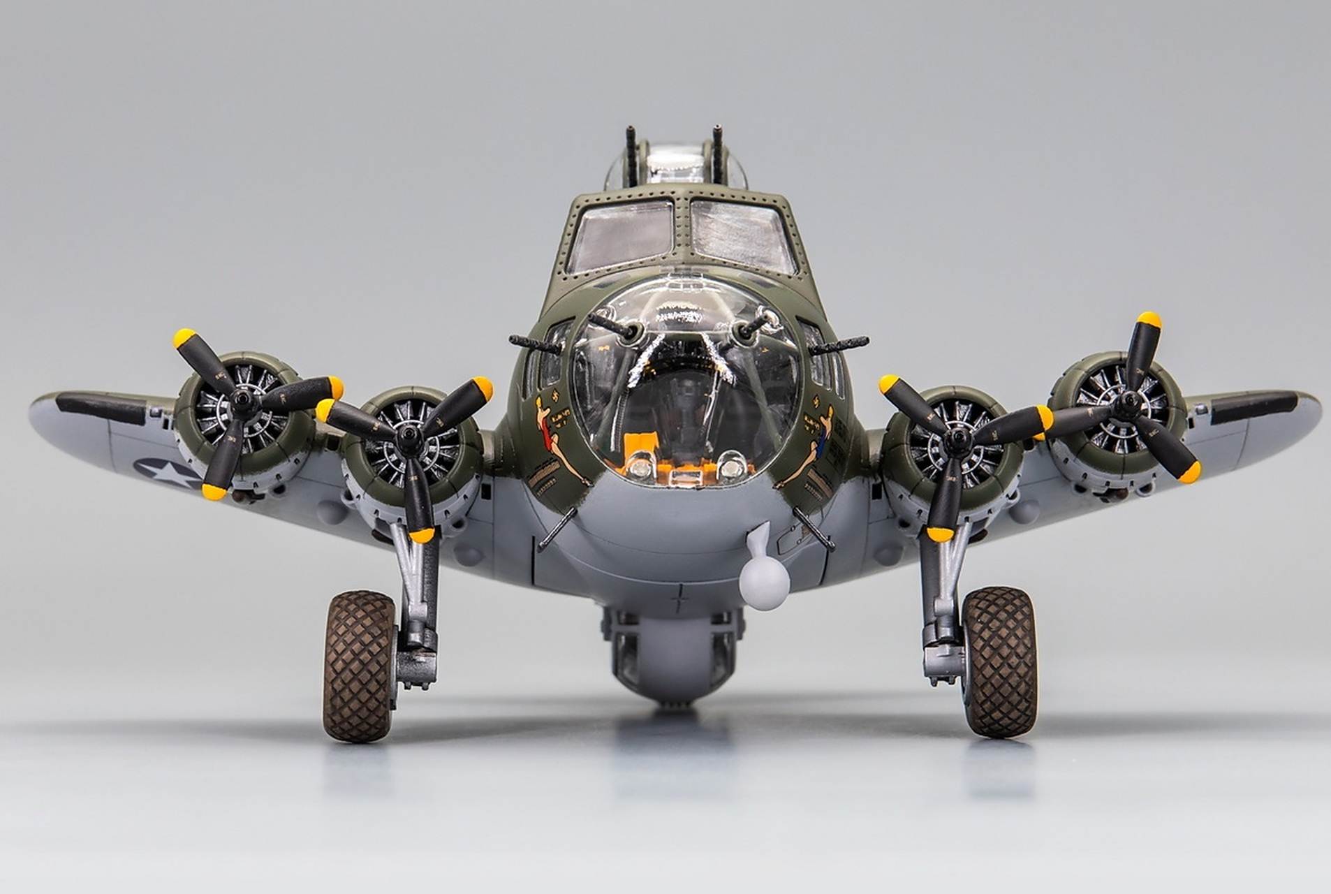 模型欣赏:拓城模型 q版b-17轰炸机,机组成员和专用底座为独立模型