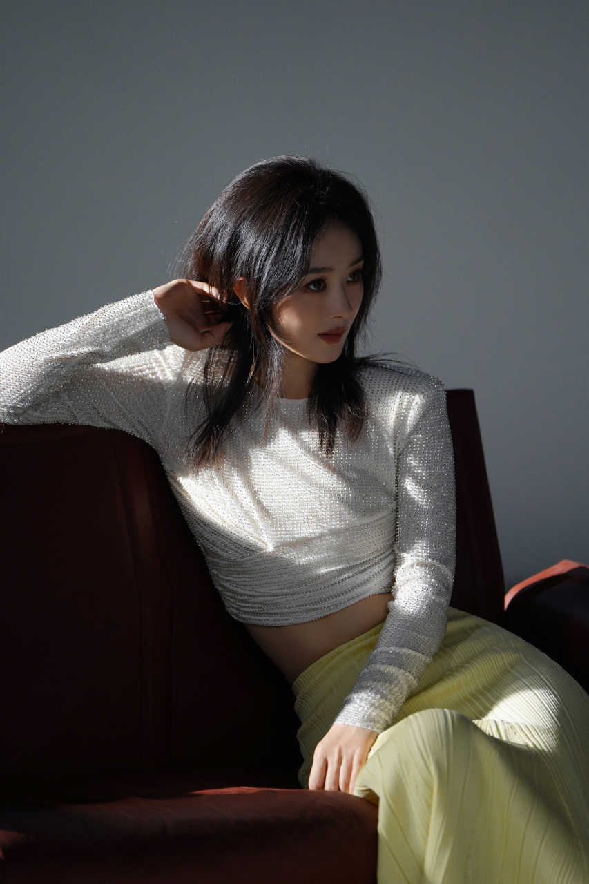 赵丽颖# 这次烟熏 露脐装 高跟凉鞋 薄肉丝,换造型师了吗?你怎么看?