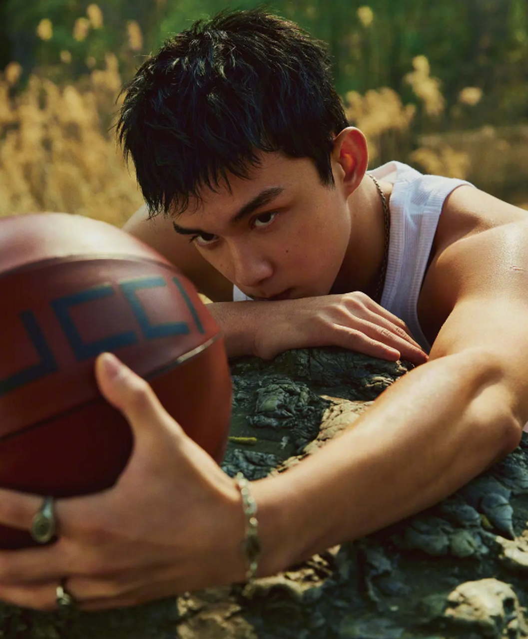 吴磊居然也被《风度》拍了!腿毛旺盛最男人的一面被扒了!