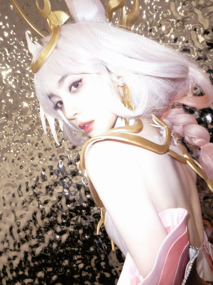 娜扎cos貂蝉曦玄引美哭,雪肌美背长腿超性感,粉丝:打破次元壁