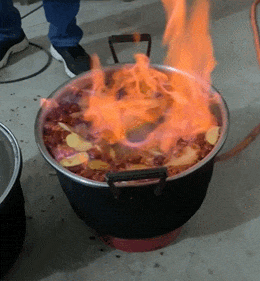 和其他地方不太一样的是,水果捞上面还能着火.