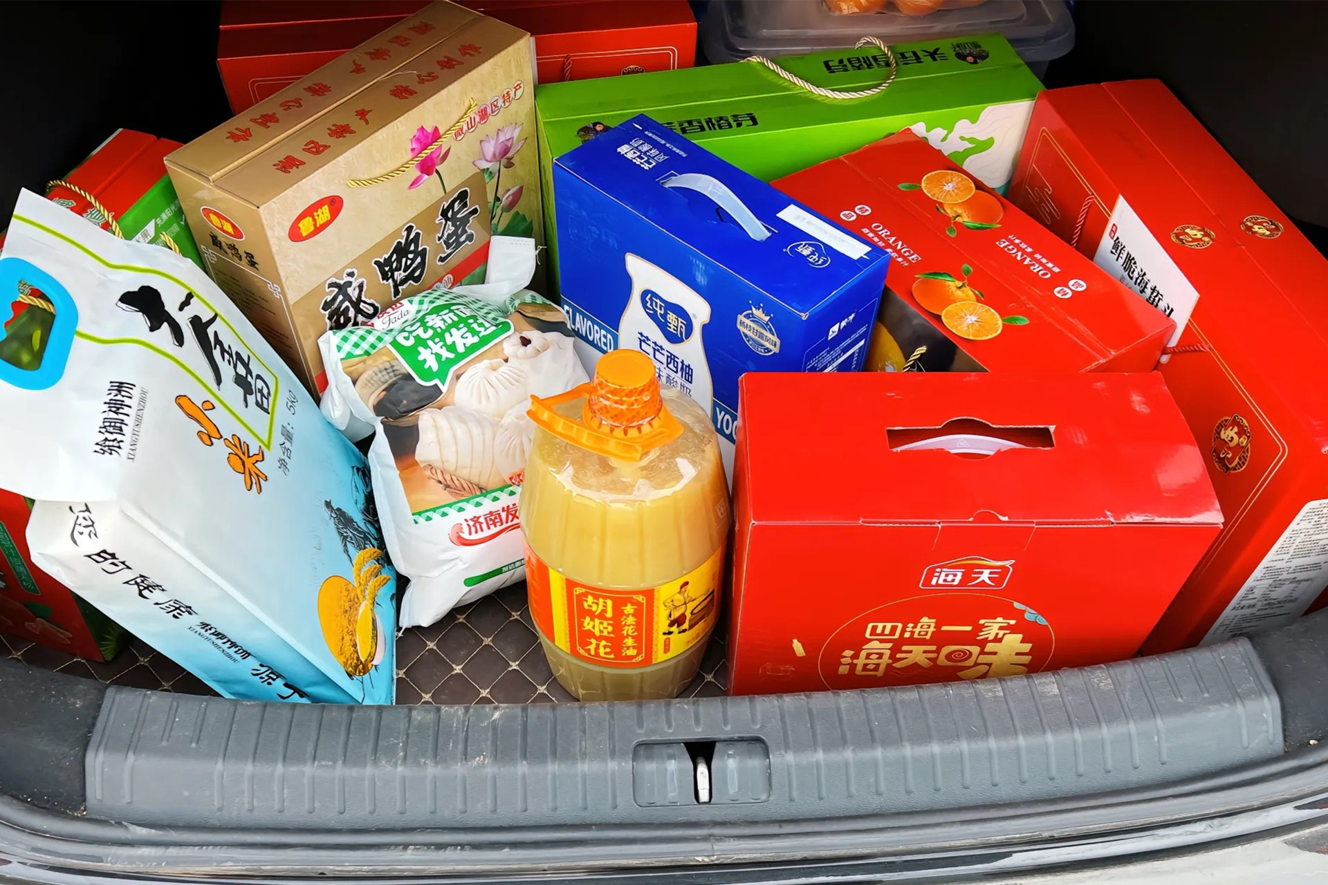 春节返程,后备箱里的家乡味道让人暖心!