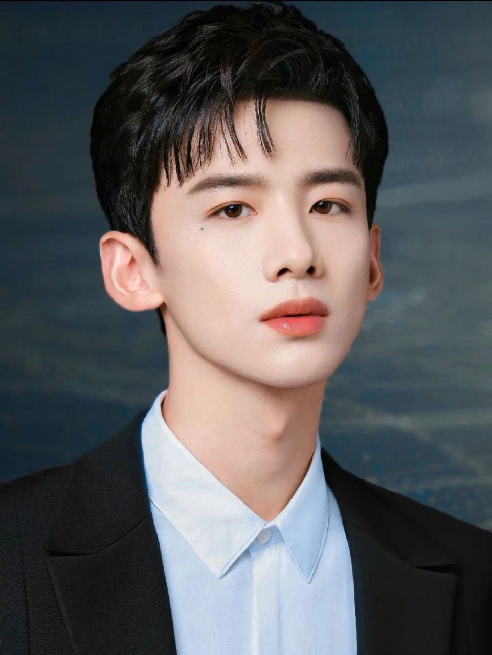 哇塞,今天有眼福了!98 这里竟然有9位当红男星的证件照大集合!