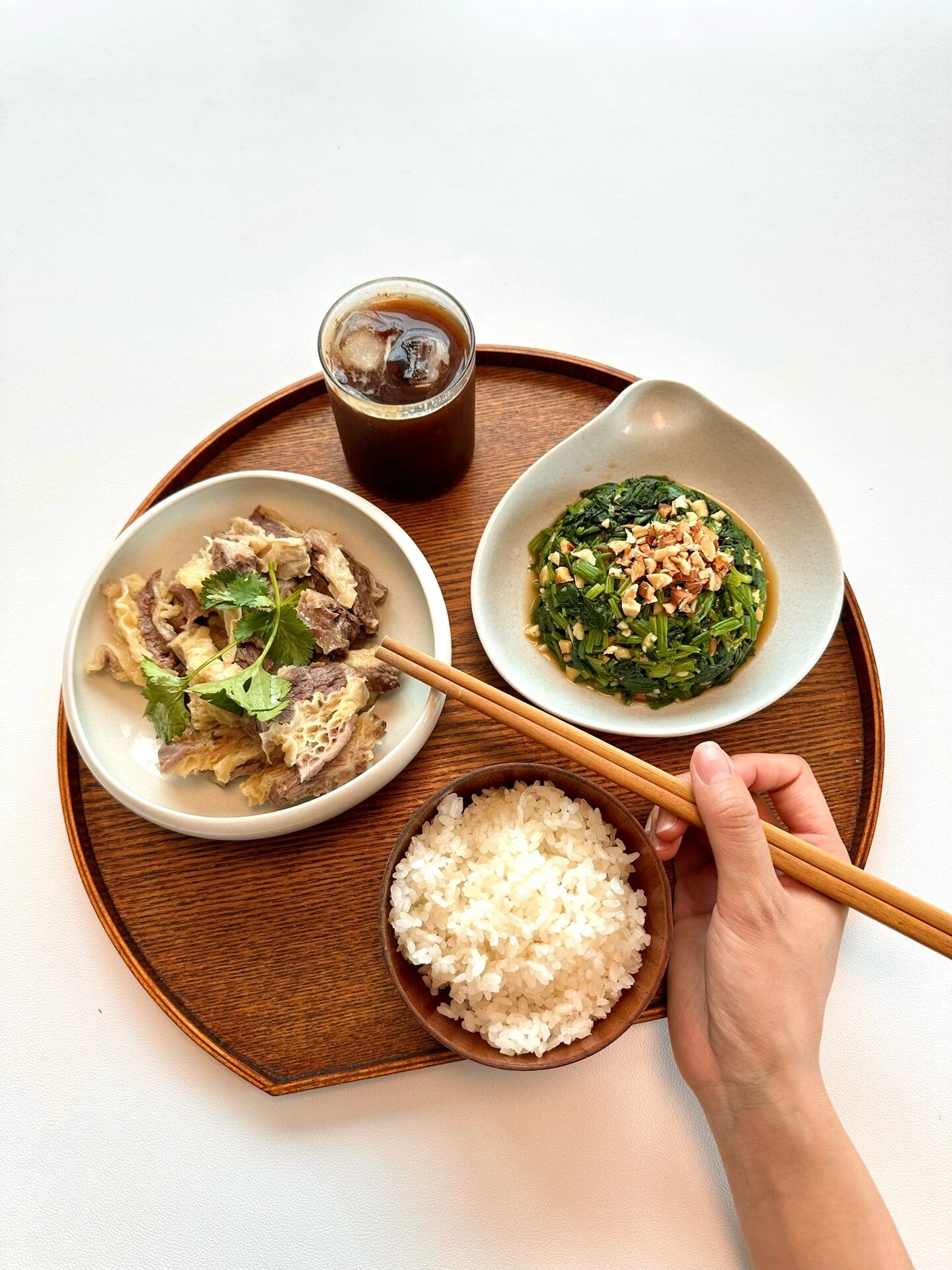 一人食 | 简单高级的美味盛宴  今天的一人食,我选择了白切牛肋条和