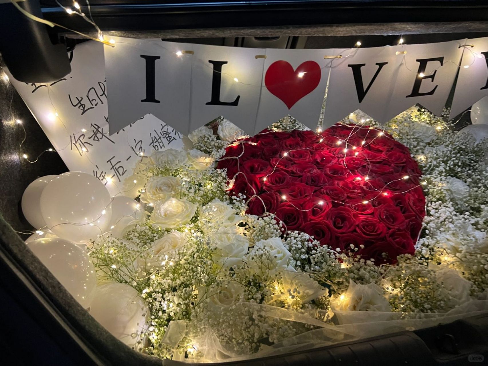 被深爱之人以后备箱惊喜深情表白,直戳心底的浪漫柔情