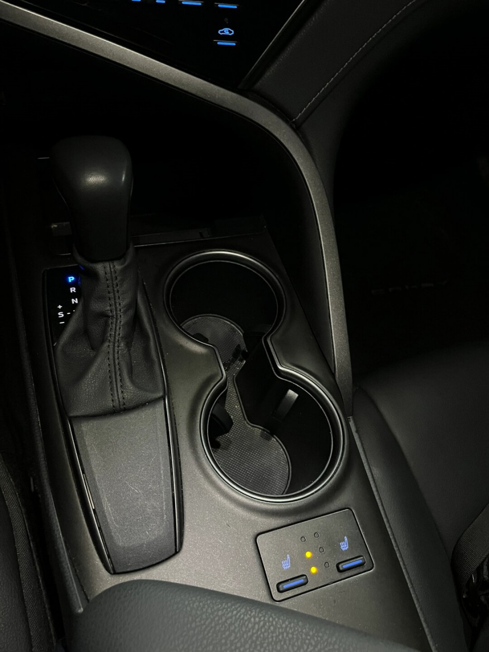 不专业车评 2023款丰田凯美瑞se  亲们,99 最近我手气爆棚,有幸租到