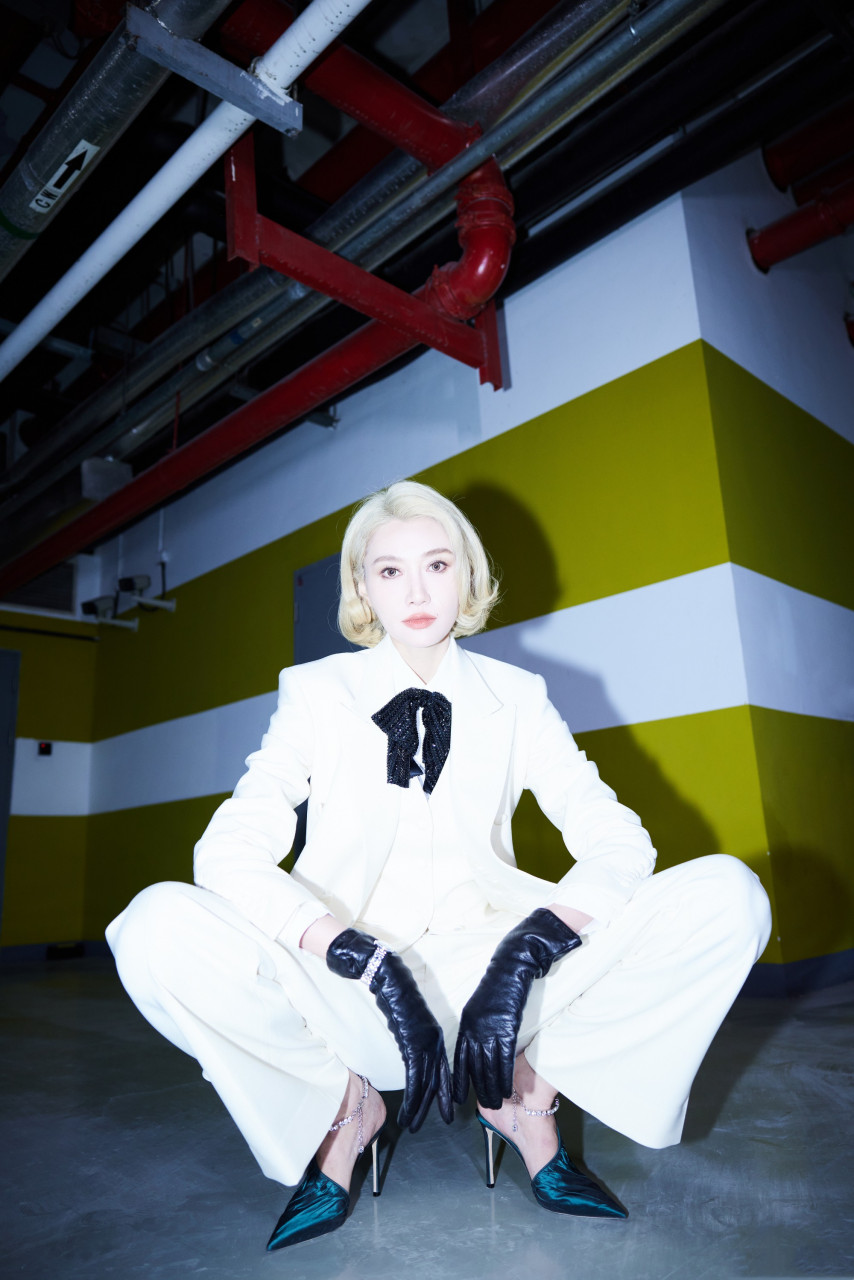 李斯羽,黑白穿搭酷感帅气 #李斯羽