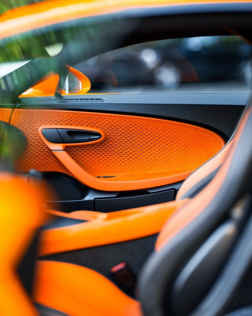 布加迪chiron,这台超跑界的翘楚,让人惊叹不已!