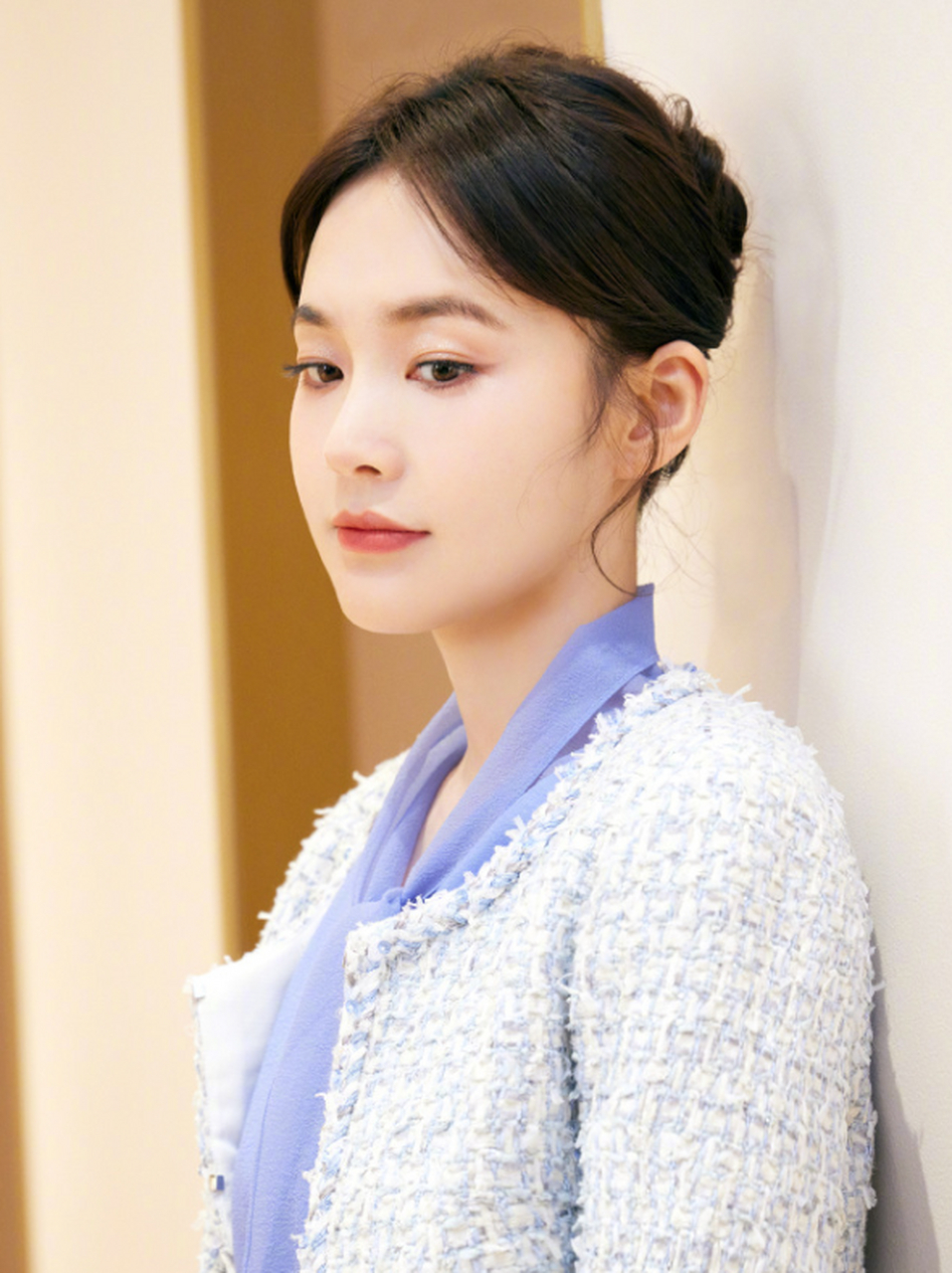 张佳宁的这组照片,是不是很有女人味?