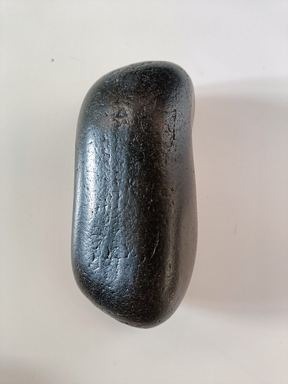 精品乌鸦皮大玛瑙,实物漂亮,品相好.把件,规格11*5*4.5厘米,重量442.