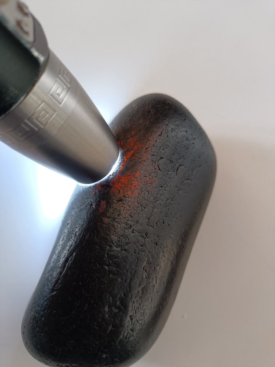 精品乌鸦皮大玛瑙,实物漂亮,品相好.把件,规格11*5*4.5厘米,重量442.