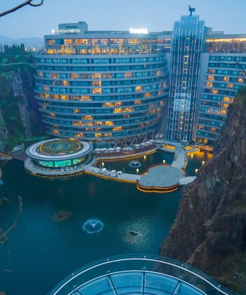 上海佘山深坑酒店夜景独特的魅力吸引无数游客