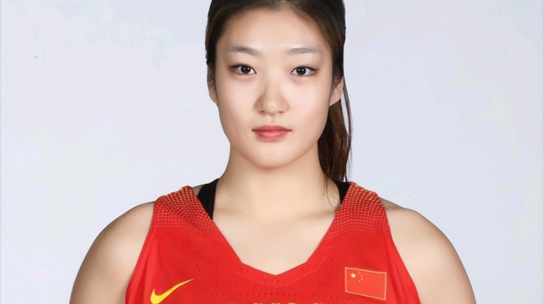 中国女篮队长李梦的角色至关重要.