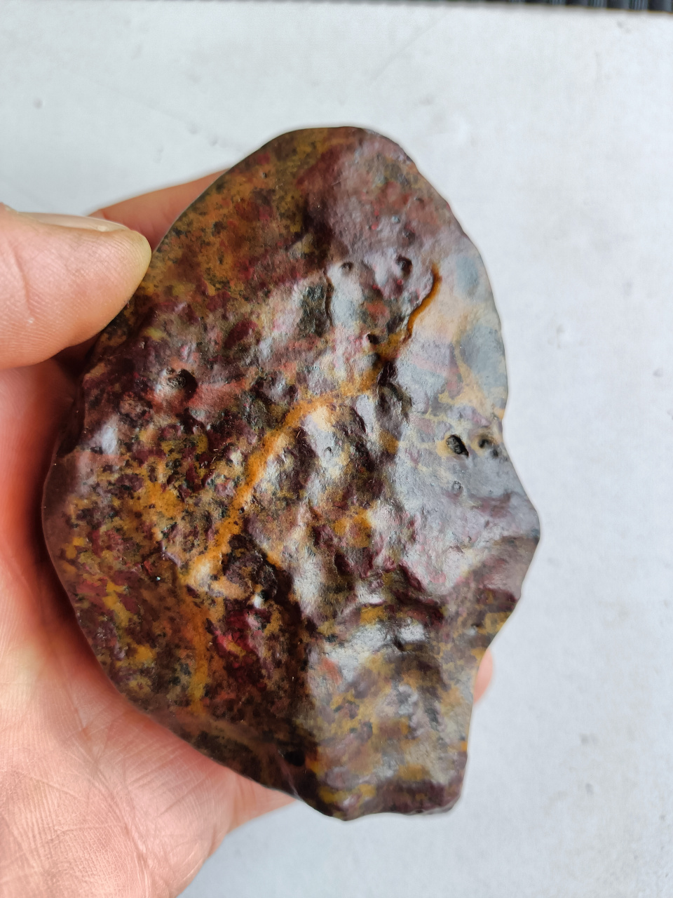 淖毛湖花伊丁,民间陨石品种,有磁.品相好.规格10*6*4.5厘米,重量325.