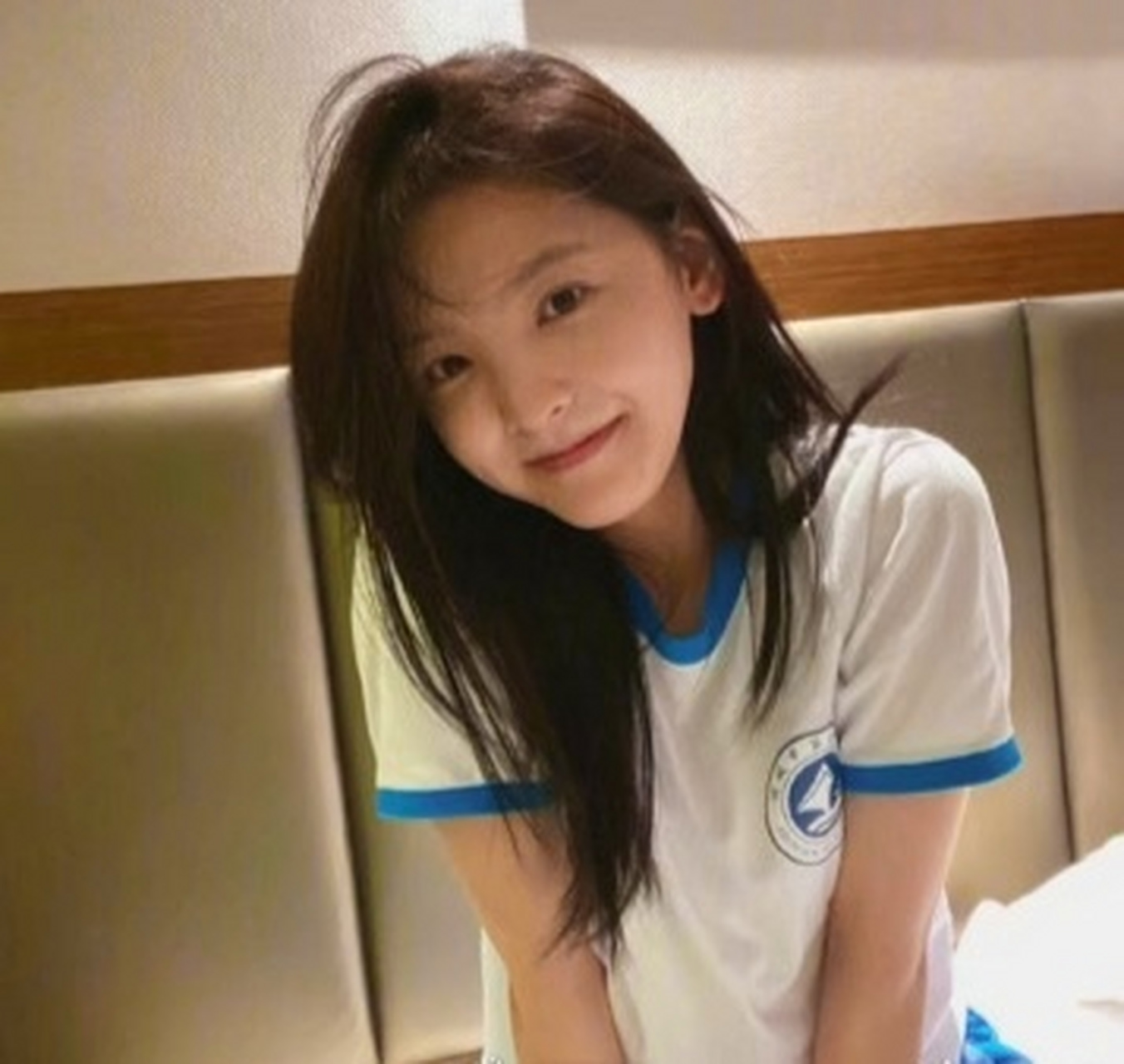 章若楠古早校服照#章若楠上学时期的校服照,不愧是灵气小花,从小就美