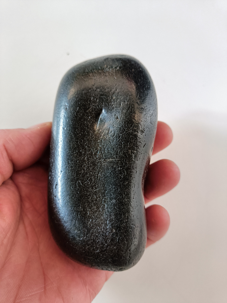 精品乌鸦皮大玛瑙,实物漂亮,品相好.把件,规格11*5*4.5厘米,重量442.