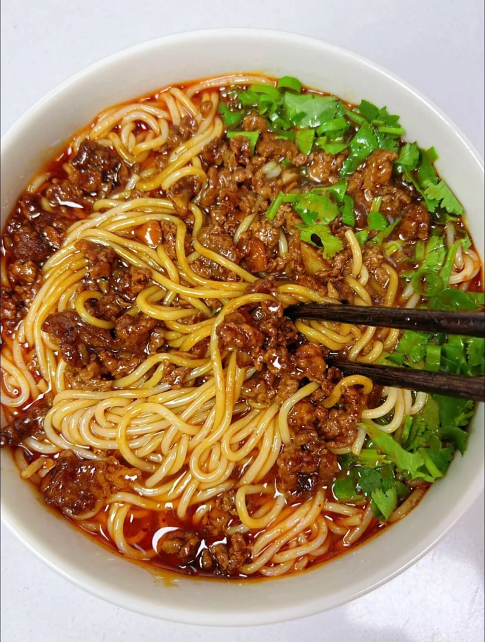 来一碗好吃的肉酱米线吧