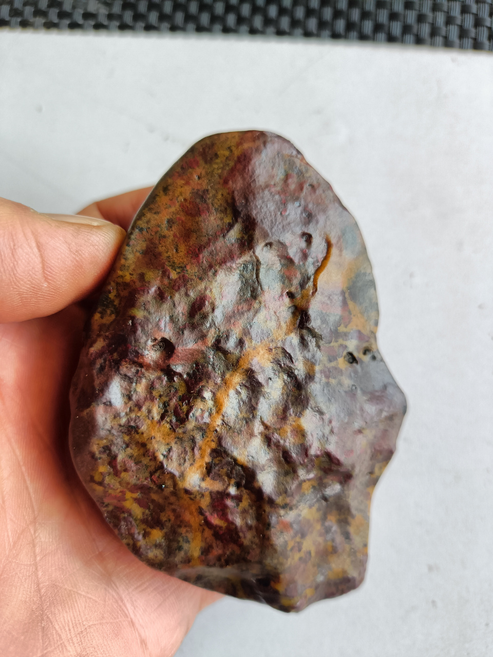 淖毛湖花伊丁,民间陨石品种,有磁.品相好.规格10*6*4.5厘米,重量325.