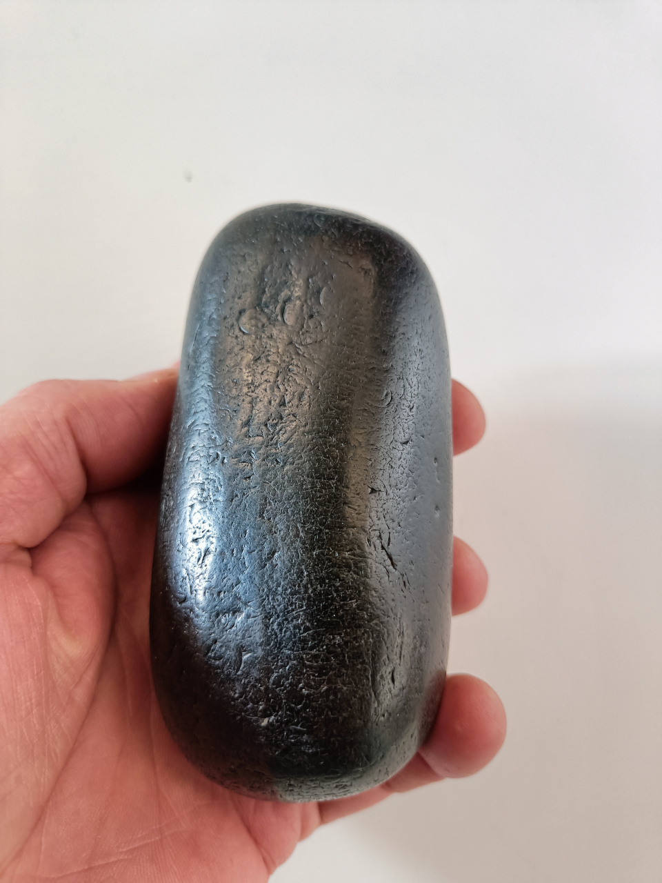 精品乌鸦皮大玛瑙,实物漂亮,品相好.把件,规格11*5*4.5厘米,重量442.