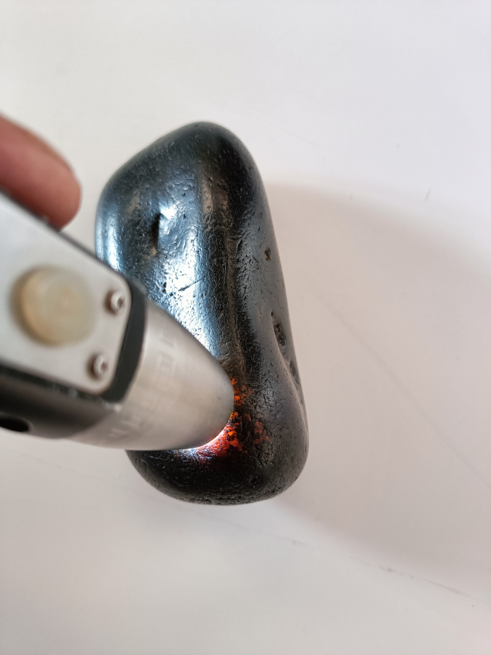 精品乌鸦皮大玛瑙,实物漂亮,品相好.把件,规格11*5*4.5厘米,重量442.