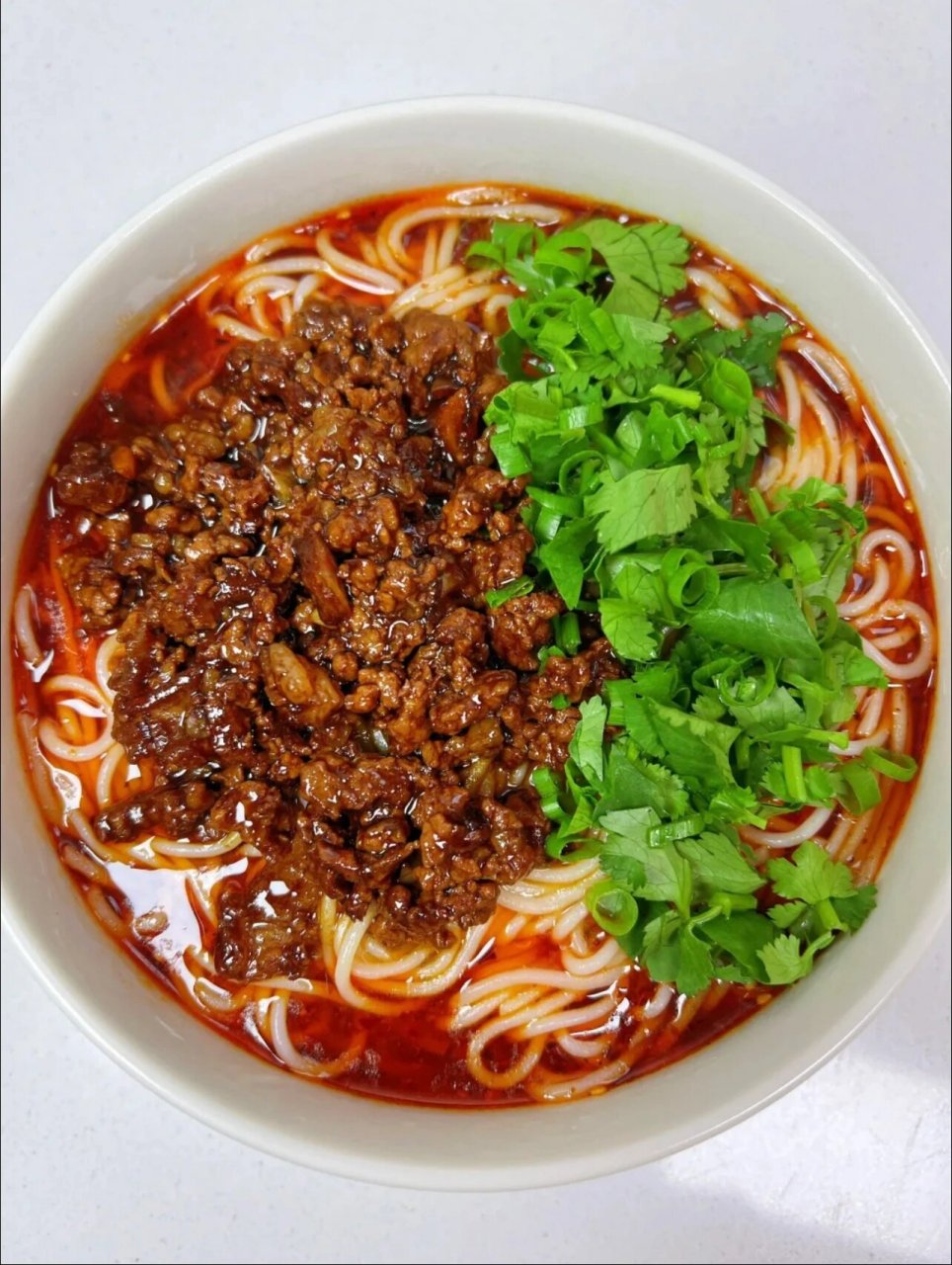 来一碗好吃的肉酱米线吧