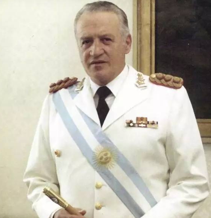 回顾马拉多纳能为阿根廷捧回世界杯可是谁能为阿根廷赢回马岛呢