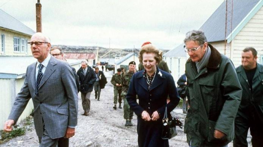 回顾马拉多纳能为阿根廷捧回世界杯可是谁能为阿根廷赢回马岛呢