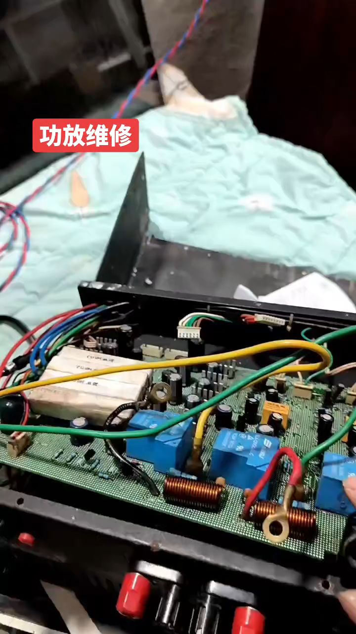 这个功放又休了两天,还是没能修好,必须要把每一条电路弄清楚,才能下