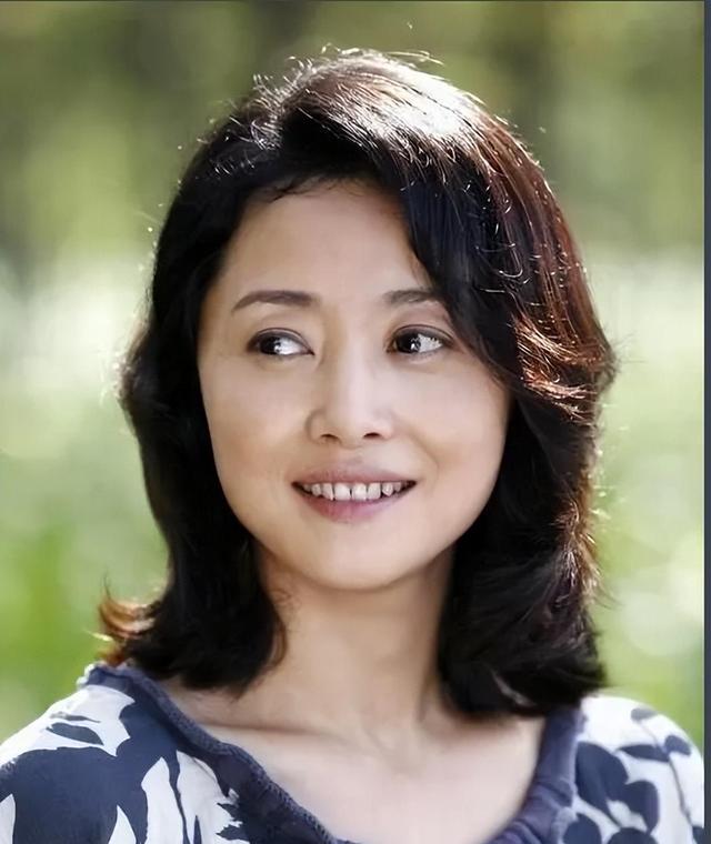 演员刘蓓:三婚再嫁张健,亲儿子成她的骄傲,明星继子成心病!