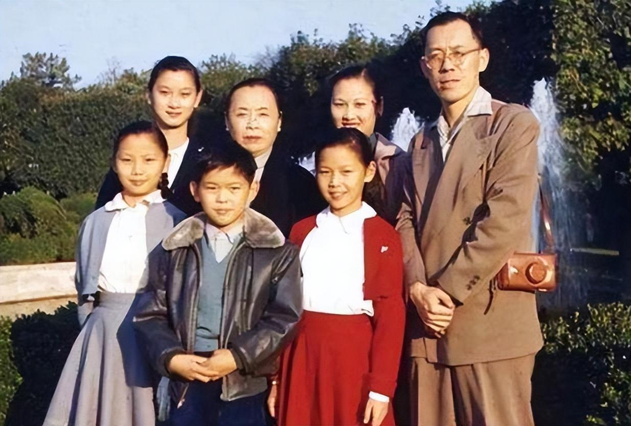 1988年张幼仪去世墓碑上刻了4个字是对徐志摩的强烈讽刺