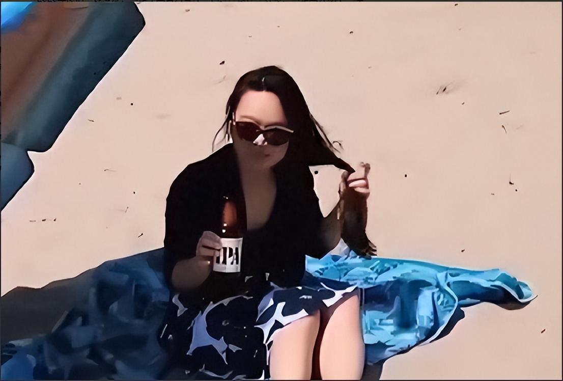 郑墨沫为了表达自己的坚定,连自己的本名都不要了,改成了"辛格墨沫"